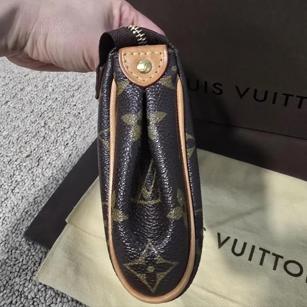 Authentic Louis Vuitton Eva Monogram Clutch - Picture 9 of 10